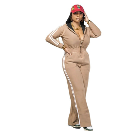 Moderigtig og sporty farveblokket jumpsuit med lange ærmer og halv lynlås