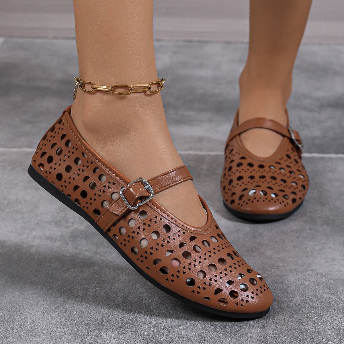 Women's Low-cut Buckle Hollow-out Round Toe Flat Shoes