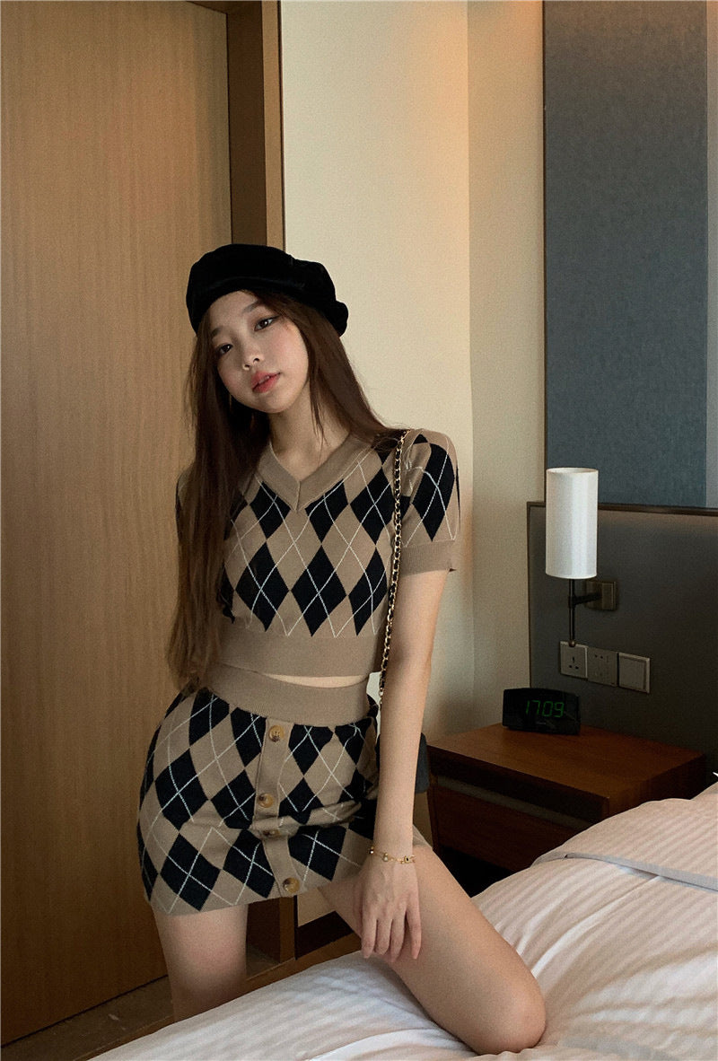 Vintage Diamond V-neck Short-sleeved Knitted Top