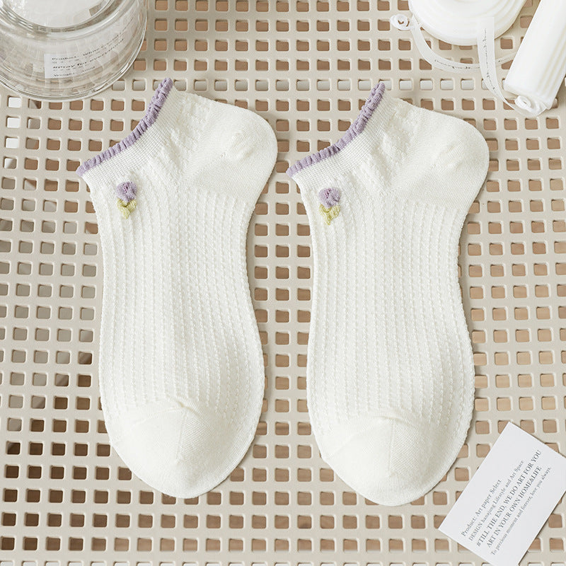 Women's Fashion Simple Breathable Embroidered Floral Socks