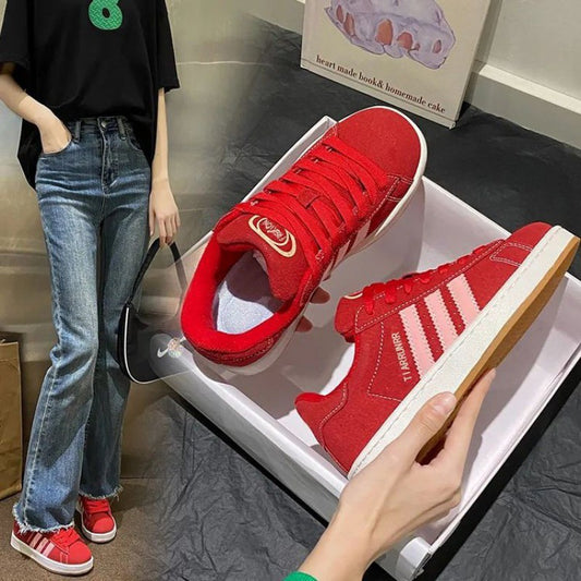 Sneakers med snøre i mesh og lav gummisål