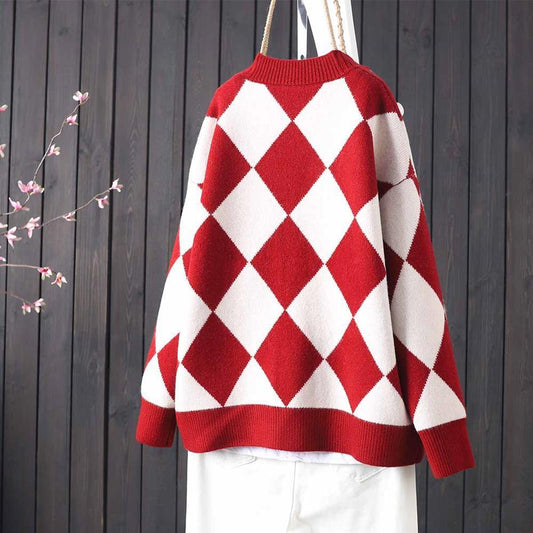 Plus Size Diamond-shaped Single Row Horn Button Knitted Top
