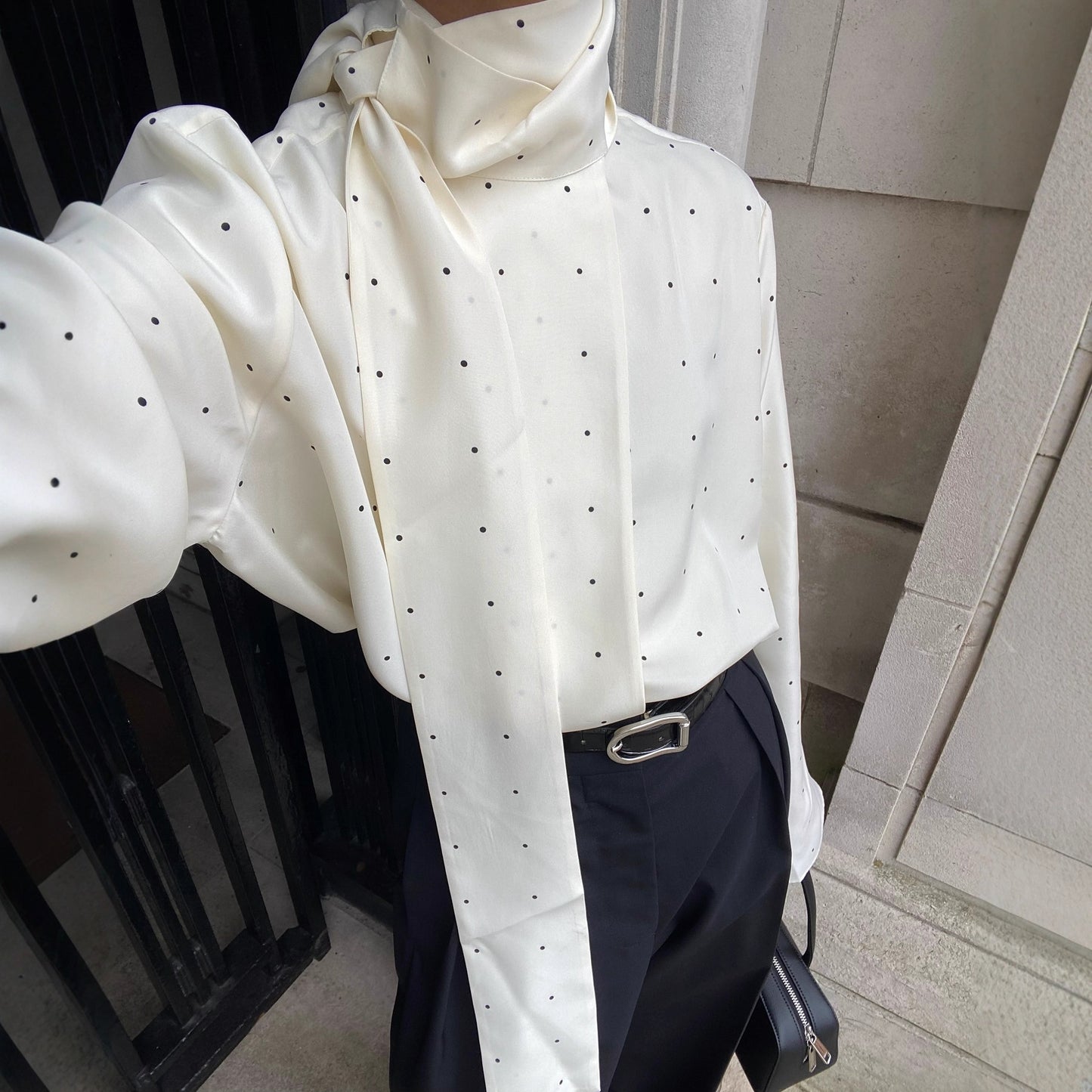 Ribbon Polka-dot Loose-fitting Commuter Long Sleeve Top