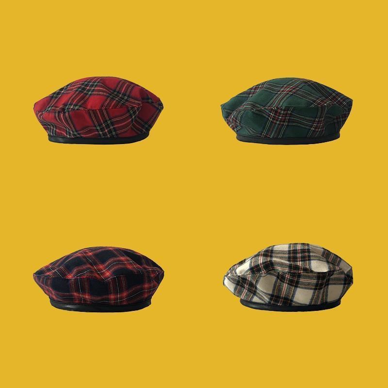 Rød western-inspireret britisk skotskternet baret med læderkant, der matcher det hele, japansk retro malerhat