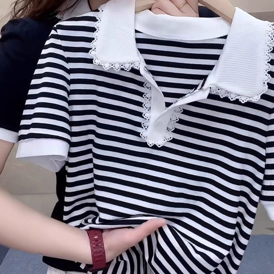 Lace-trimmed Turn-down Collar Slimming Short-sleeve Top