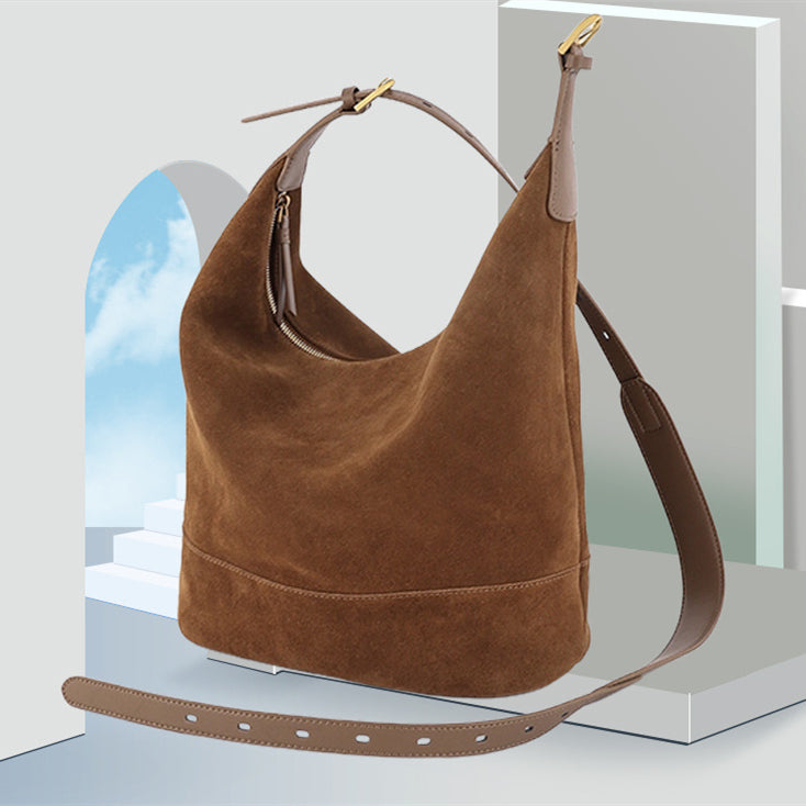 Afslappet ruskindsbøtte – en alsidig, blød skuldertaske eller crossbody-taske til pendleren