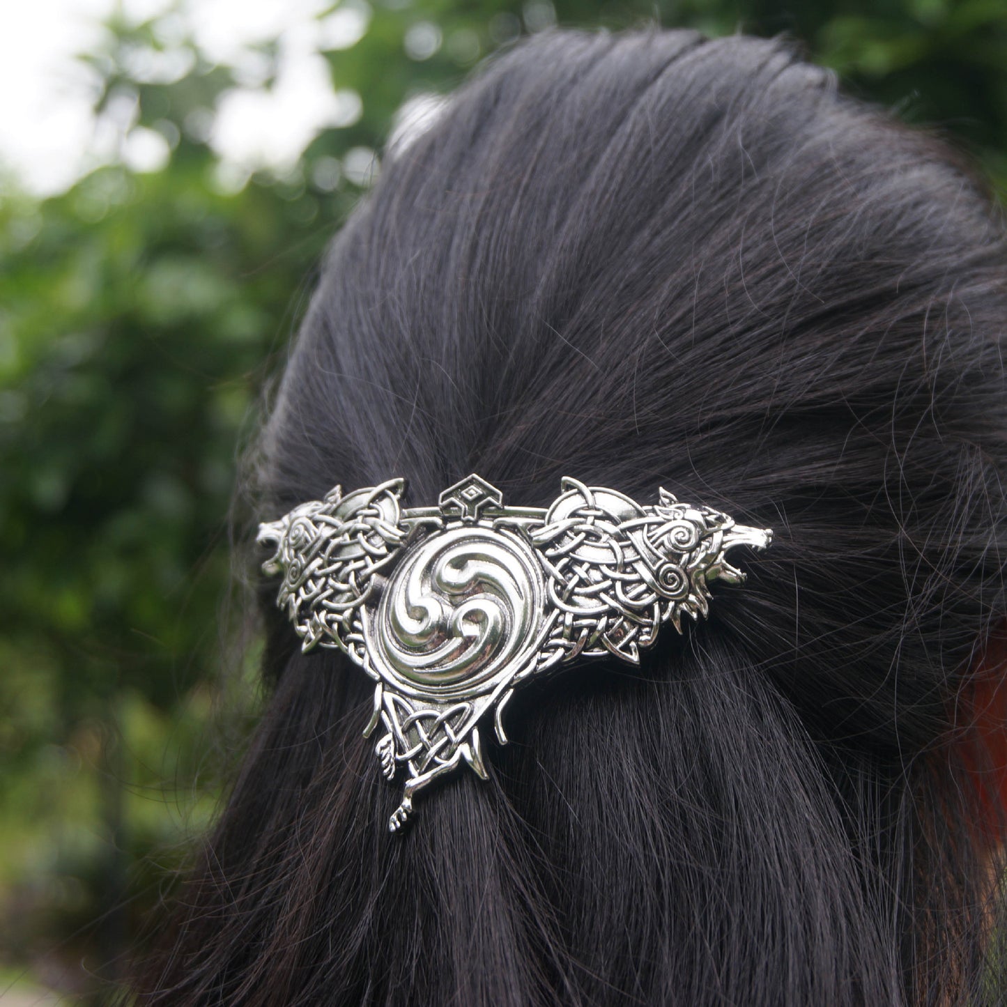 Women's Nordic Retro Double Wolf Clip