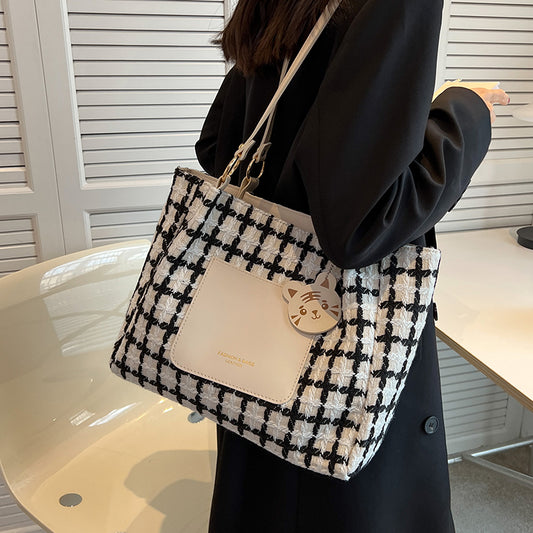 Women's Commuting Shoulder Bag Is Popular