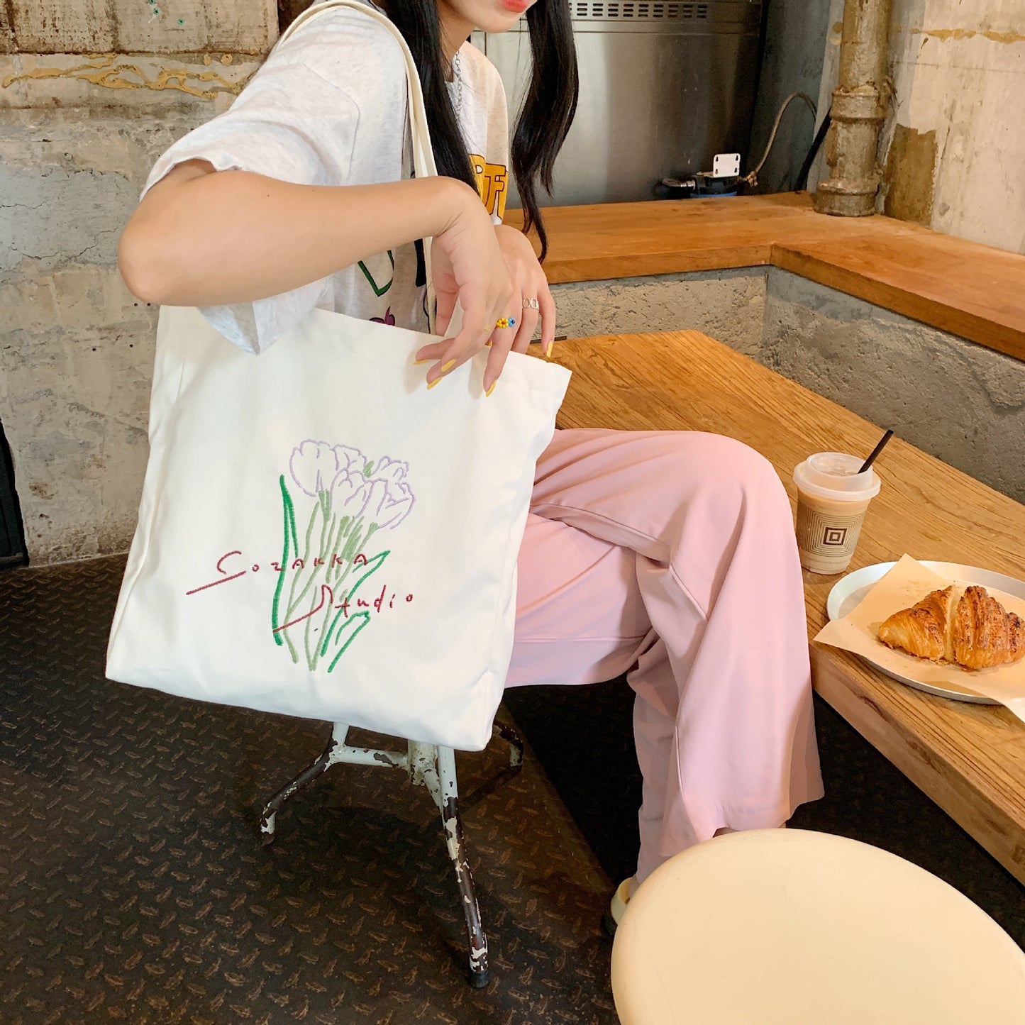 New Tulip Large Capacity Canvas Shoulder Bag