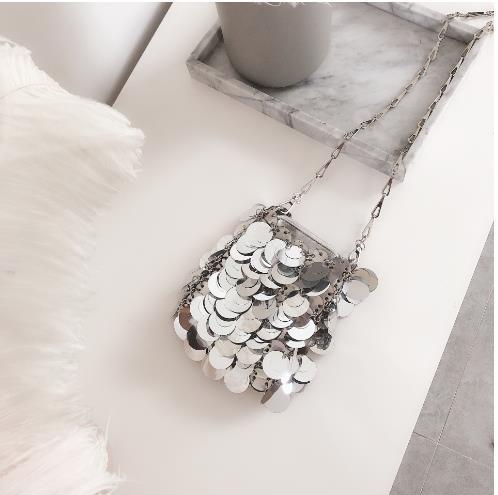 Skuldertaske med kæde, glimmer, pailletter og bling