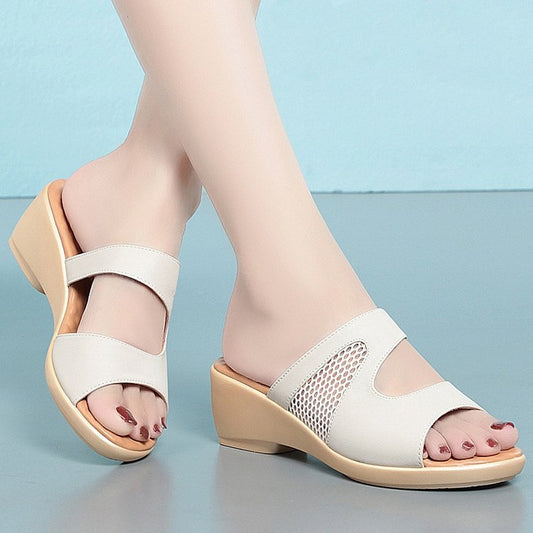 Kilehælede sandaler til kvinder med plateau, udskæringsdetaljer, mellemhæl og peep toe-slipers