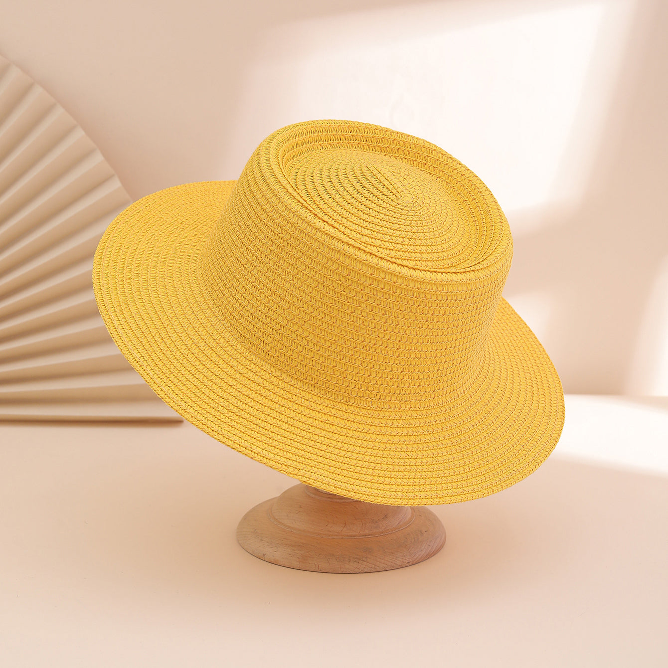 Stylish And Versatile Sun Hat For Ladies, Featuring A Solid Color Broad Brim And Foldable Concave Top. Perfect For Outdoor Travel, Beach Vacations.