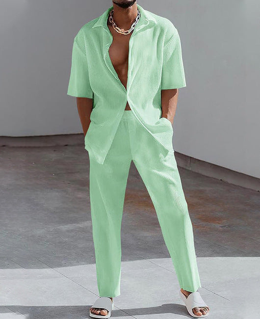 Mode for mænd: Outfit med kortærmet skjorte med digitaltryk