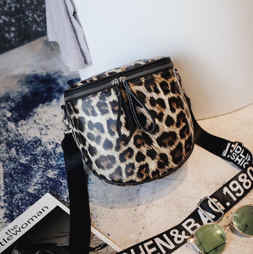 PU Casual Large Capacity Semicircle Saddle Bag
