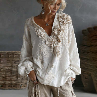 Womens Amazon-style Loose-fit V-neck Top With A Printed Design