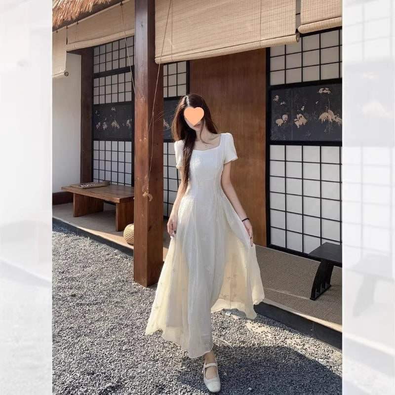 French-style Square-neck Dress Sophisticated And Soft With A Fitted Waist