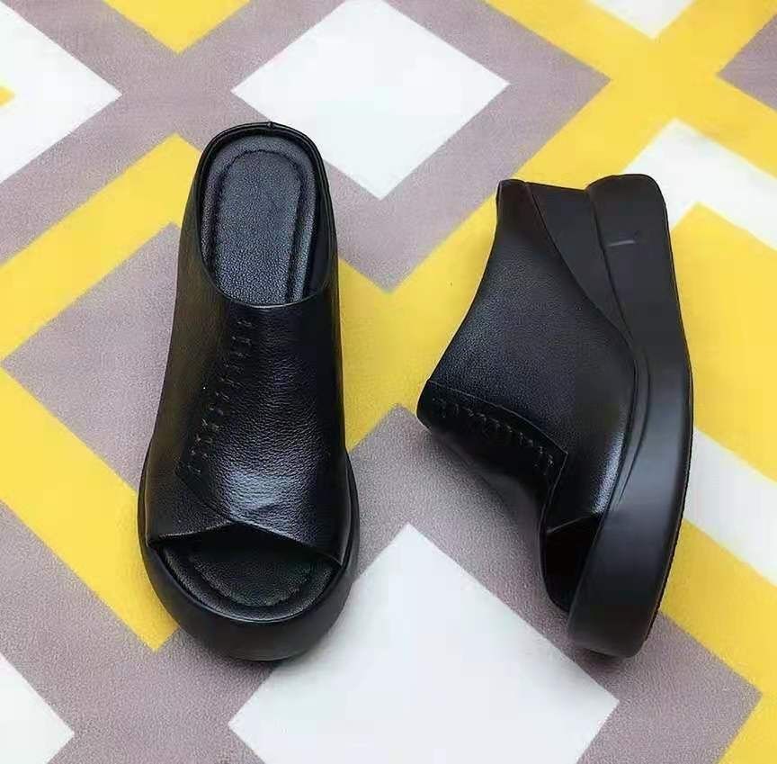 Women's Soft Leather Thick Bottomed Sandals And Slippers