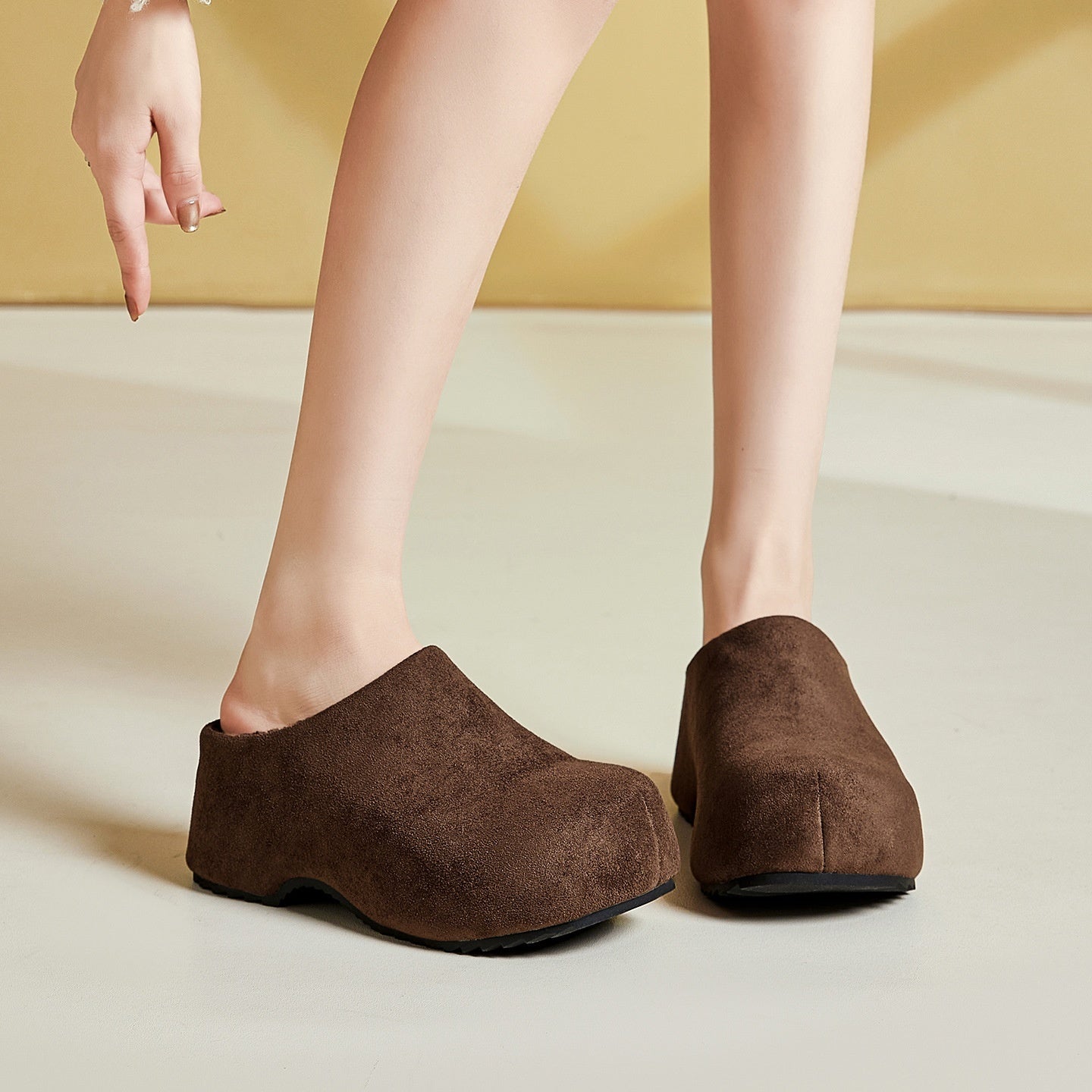 Retro chunky-sål lukkede mules til kvinder, perfekte til udendørs brug
