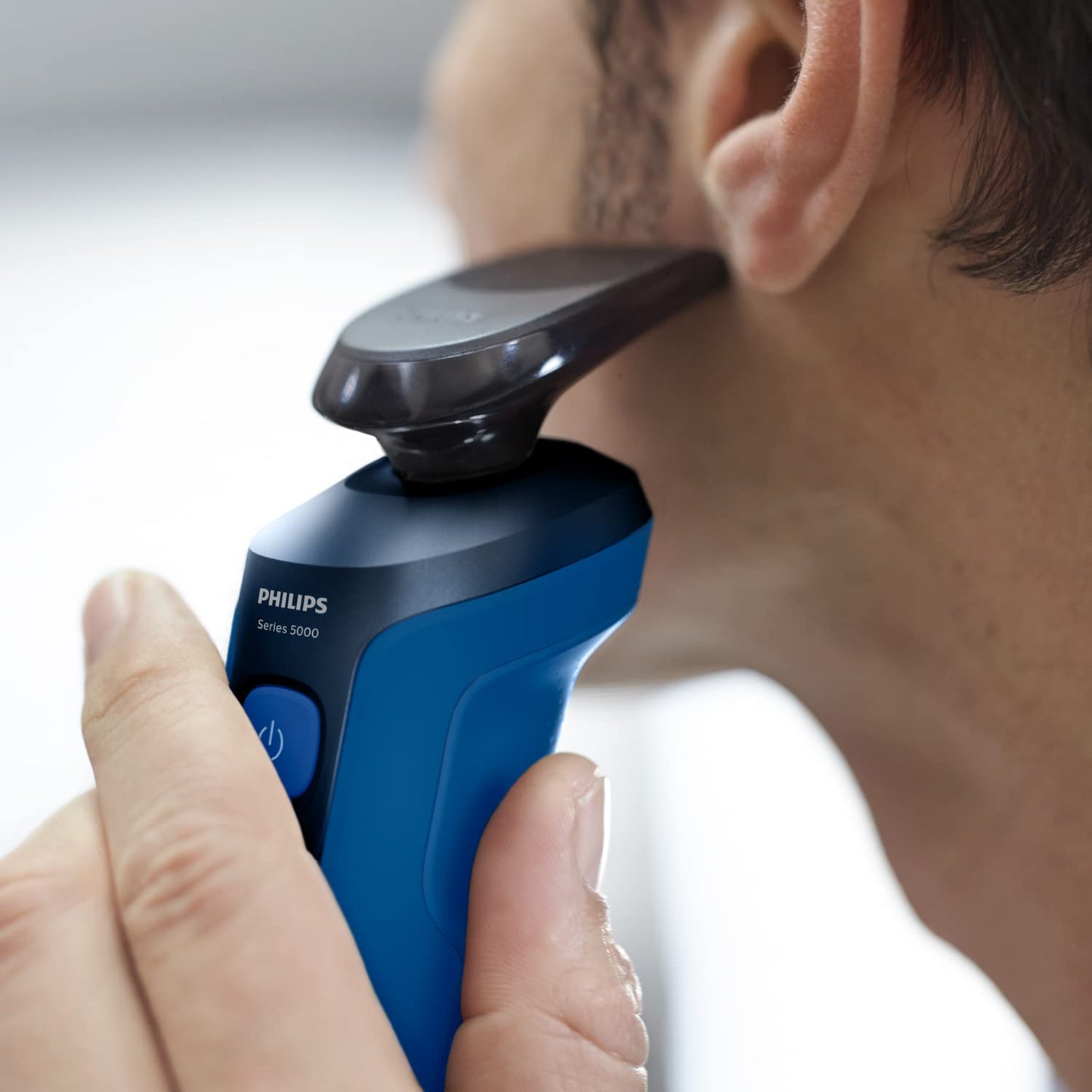 Philips Shaver Series 5000 elektrisk rakapparat för våt- och torrakning med SkinIQ (modell S5466/18)