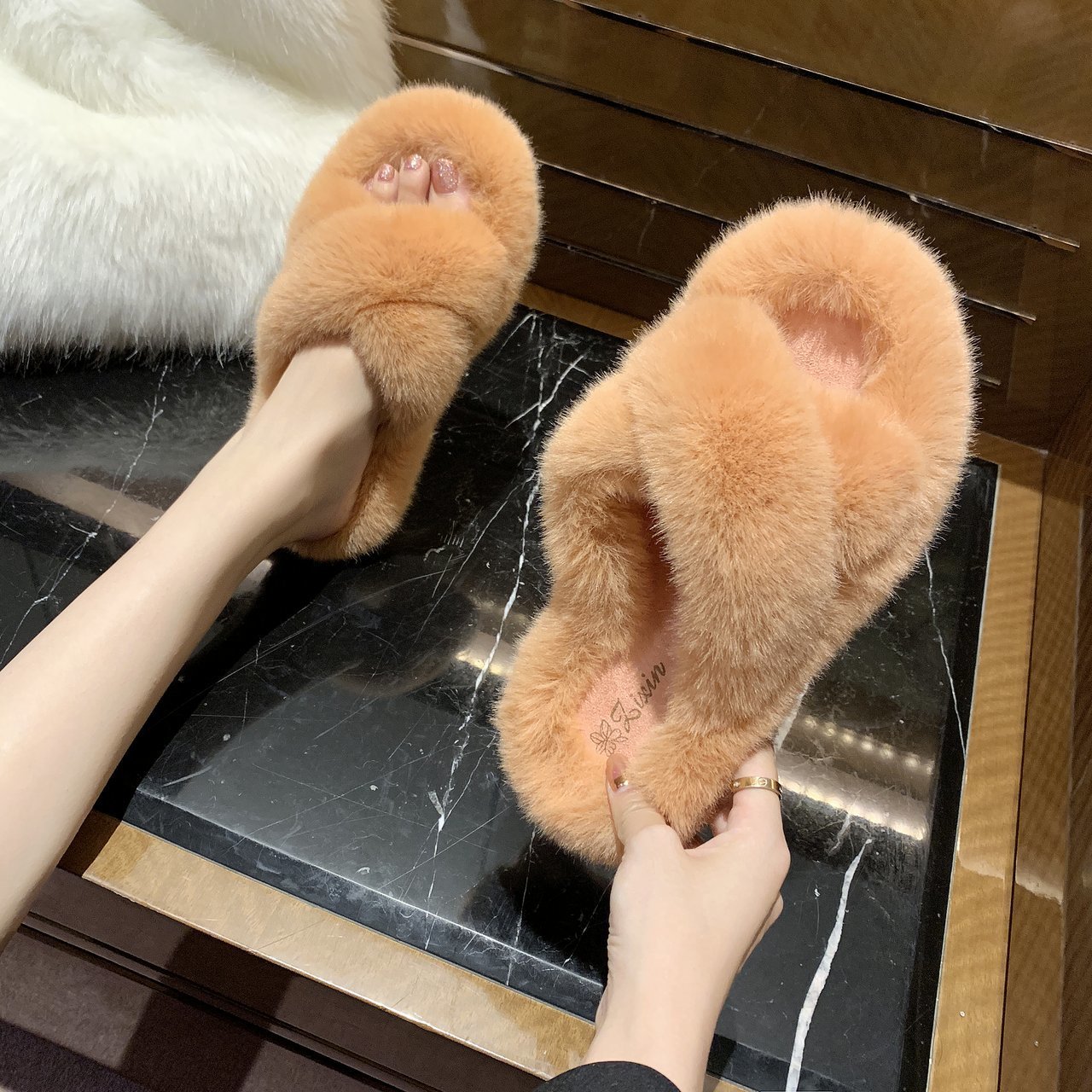 New autumn and winter cross flat-bottomed flip flops