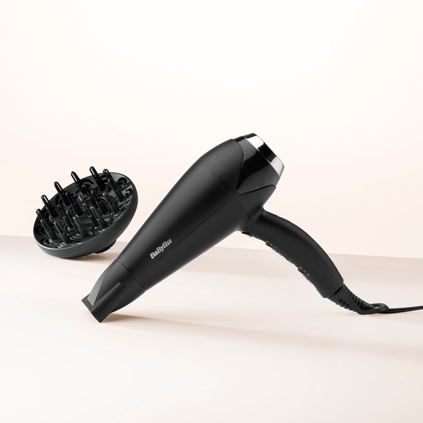 BaByliss Turbo Smooth Hårfön - 2200 W Kraftfull Hårtork, Stor Diffuser, Joniserad Frissfri Styling, 3 Värme- & 2 Hastighetsinställningar, Svart, D572DE