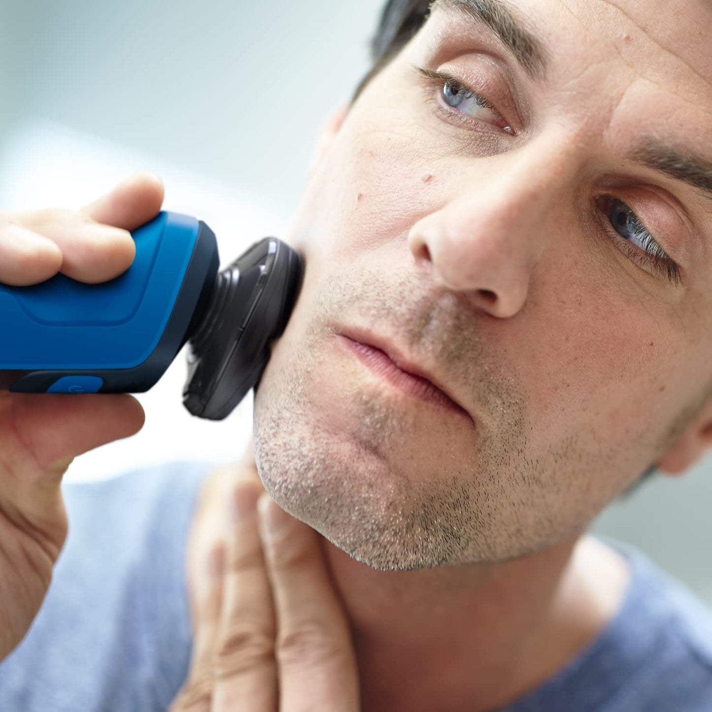 Philips Shaver Series 5000 elektrisk rakapparat för våt- och torrakning med SkinIQ (modell S5466/18)