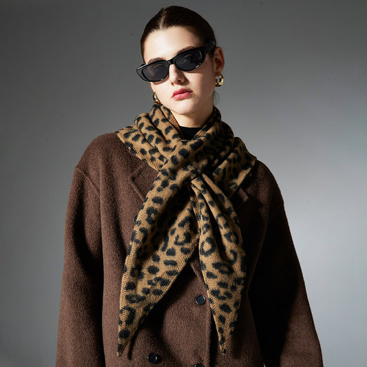 Europæisk og amerikansk trekantet sjal-tørklæde med dobbeltsidet leopardprint til efterår og vinter