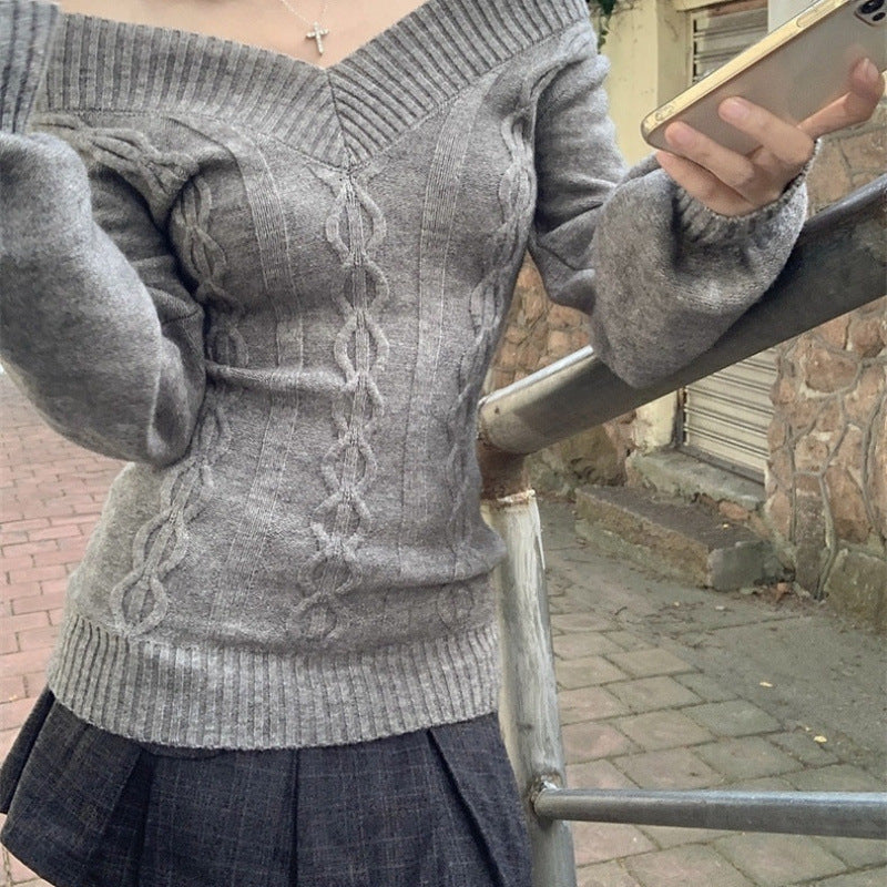 French-style Subtly Seductive Off-shoulder Long-sleeve Sweater As An Outer Layer