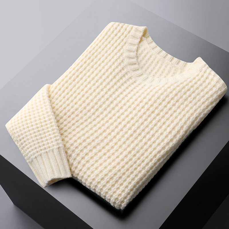 Spring And Autumn Two-color Wool-like Round Neck Sweater For Men