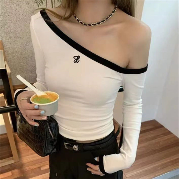 Langærmet off-shoulder top til kvinder med kontrastfarver og slim fit-bogstavprint