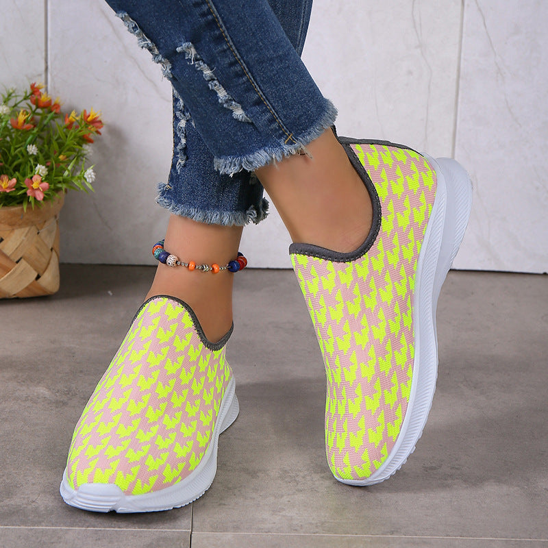 Houndstooth-mønstrede sneakers med rund snude og mesh-flade sko