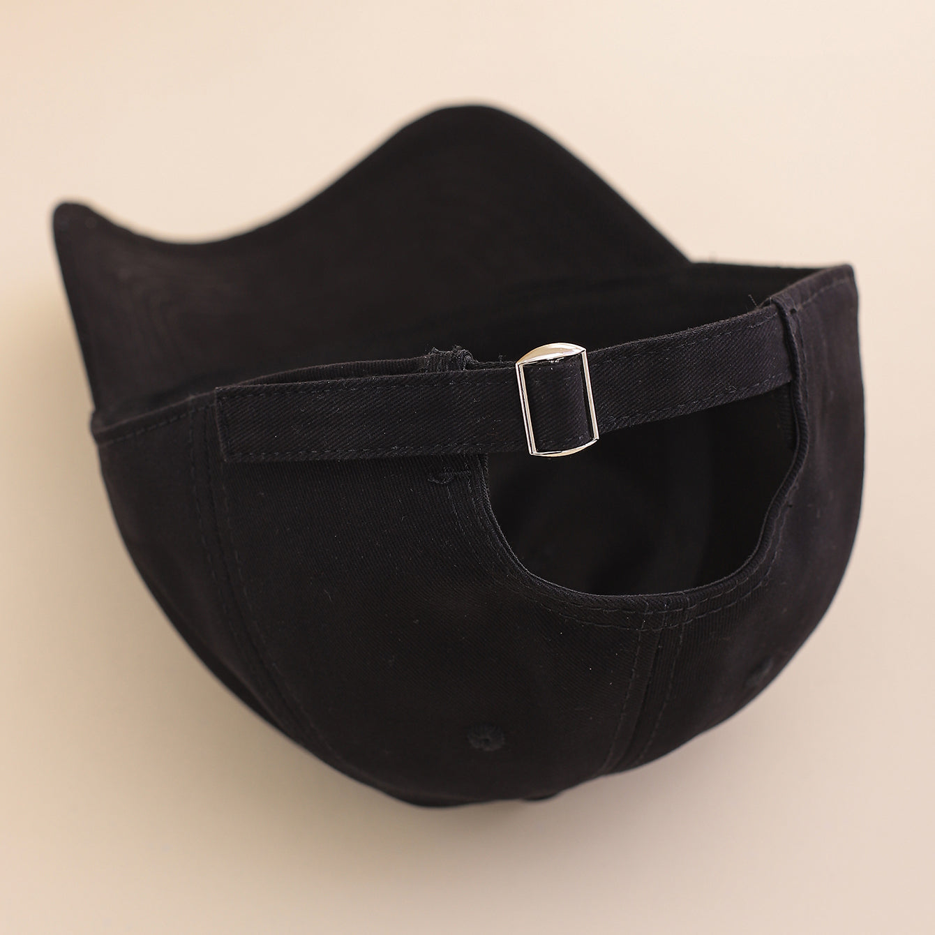 Solid-color Embroidered Smiling Face Baseball Cap For Daily Commuting, Sun Protection While Traveling, And Photography Purposes.