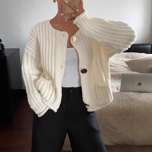 Women's Warm Knitted Sweater With Buttoned Pockets