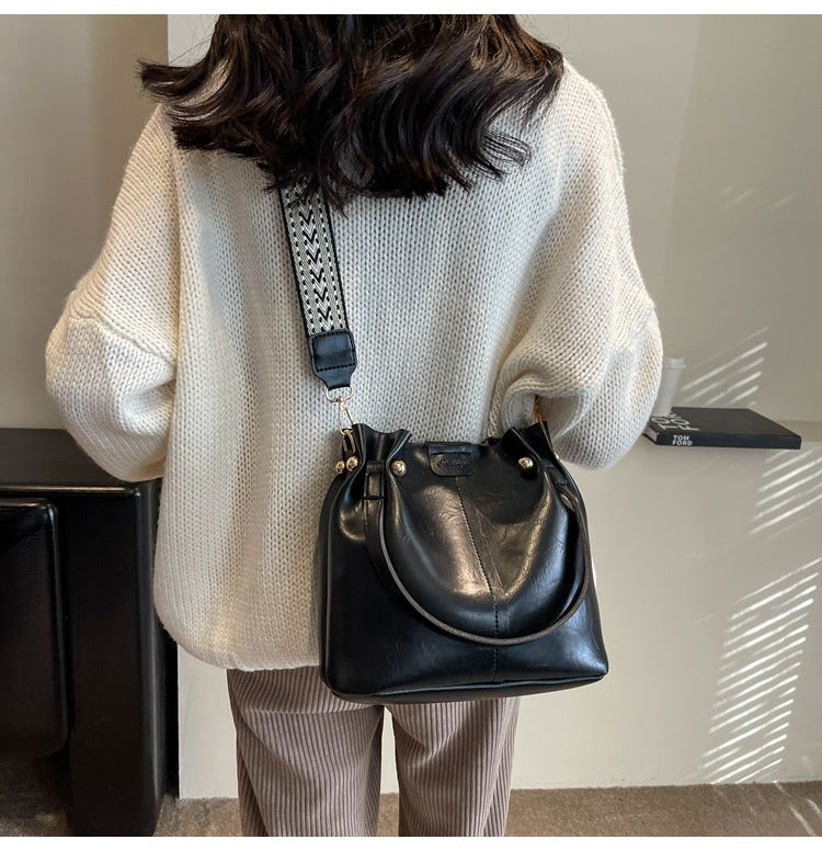 Large Capacity Fashion Portable One-shoulder Commuter Underarm Bag