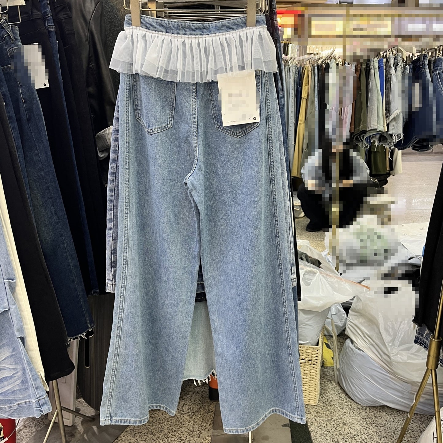 Jeans med brede ben, høj talje og blondesyninger