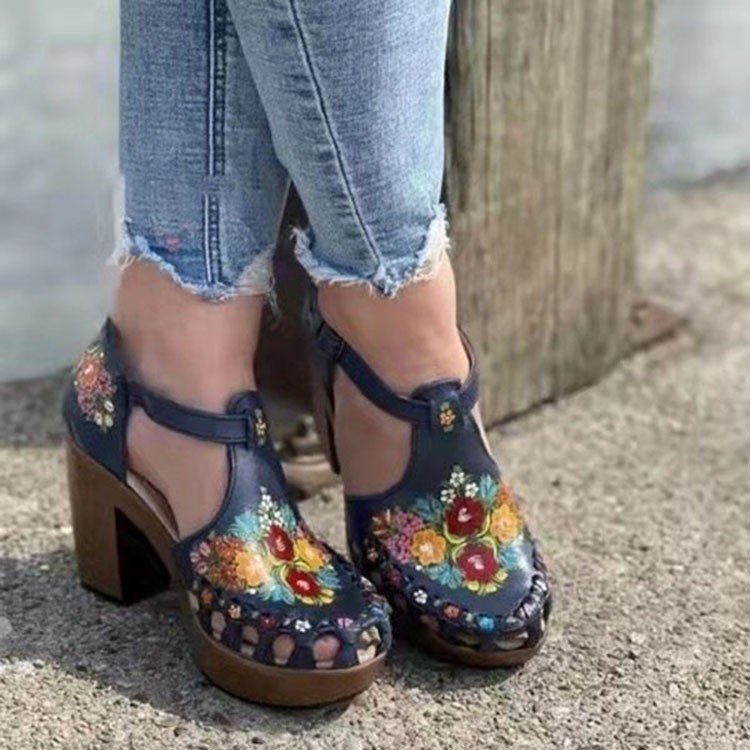 New Summer Retro Ladies Thick Heel Sandals European And American Fashion Round Head Flowers
