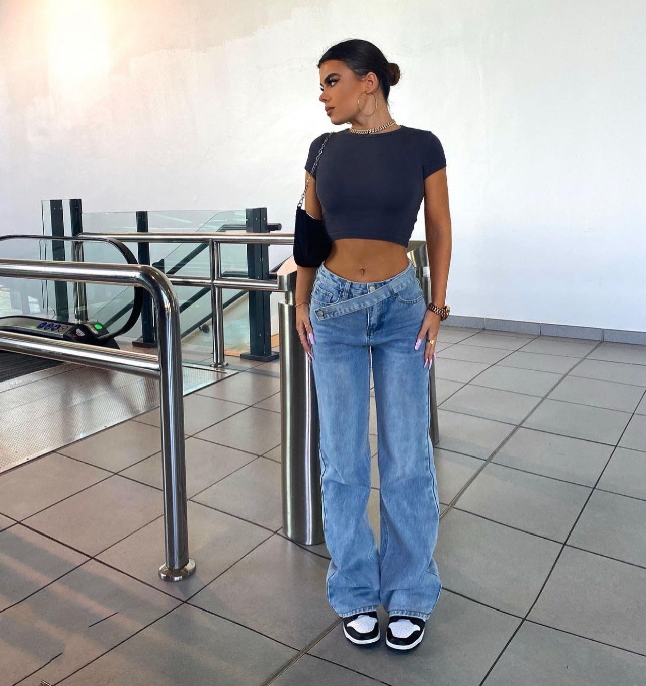 Lyseblå Jeans med personligt design, knapper og lige ben