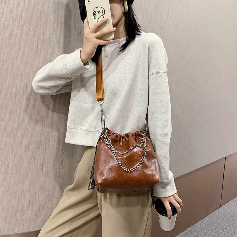 Pleated portable shoulder bag