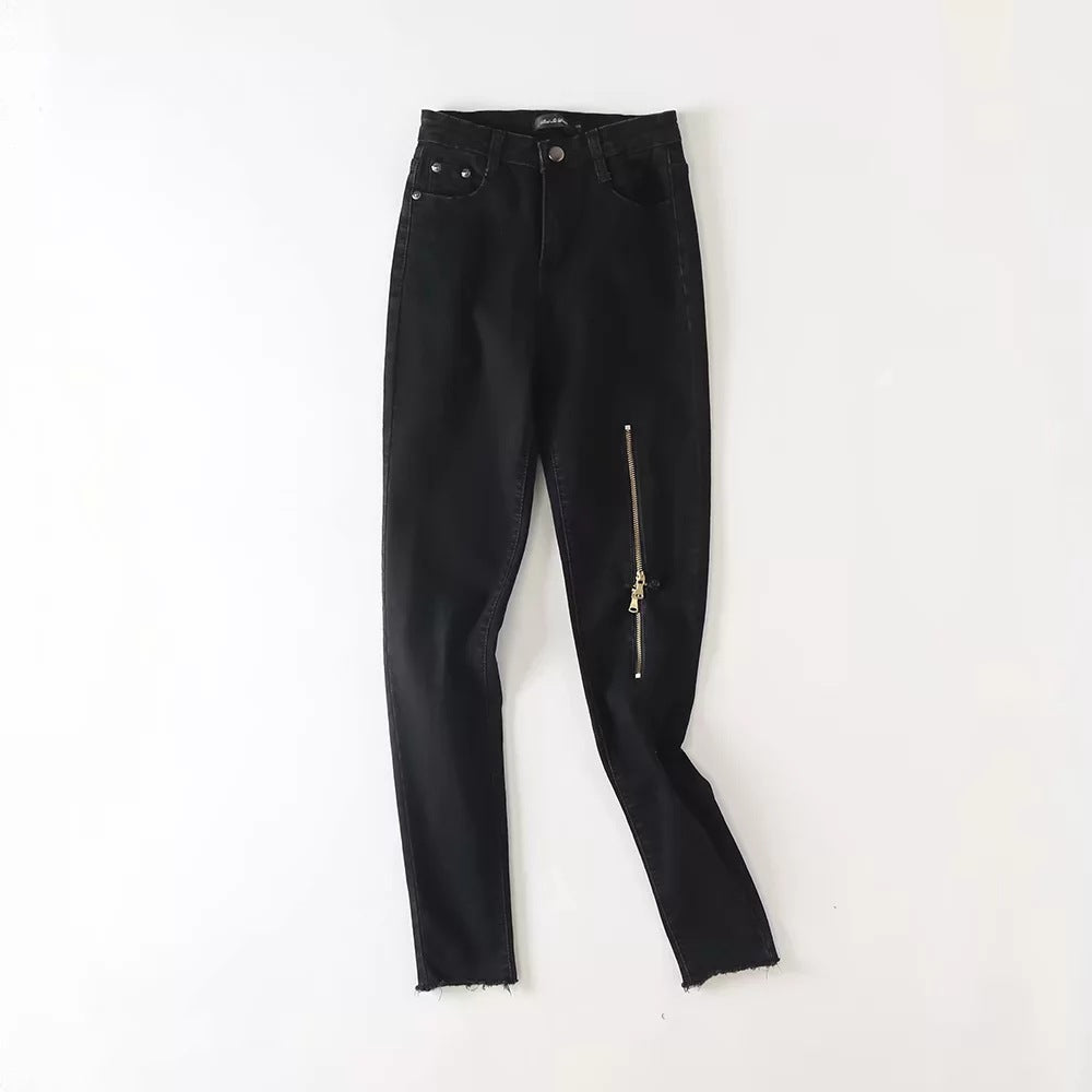 European and American Street Shots Show Thin Ripped Zipper Trousers
