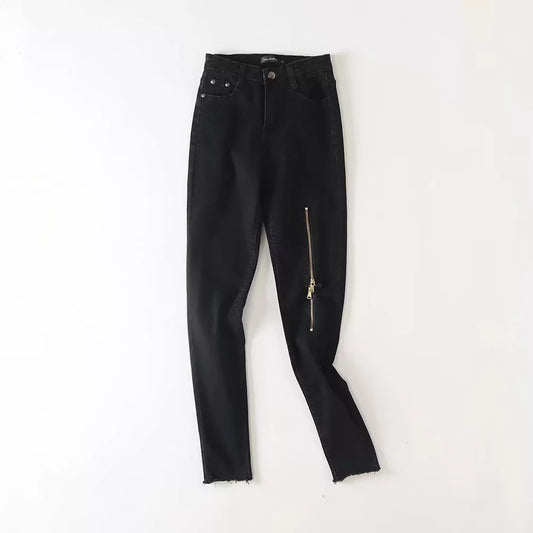 European and American Street Shots Show Thin Ripped Zipper Trousers