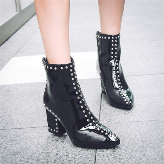 Pointed high-heeled Martin boots