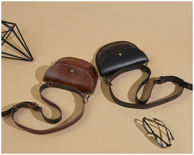Literary and casual shoulder bag