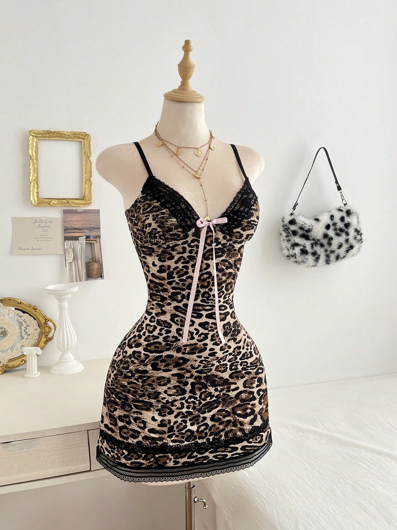Leopard-print Lace Sexy Deep-V Bodycon Dress With A Daring Open-back Design