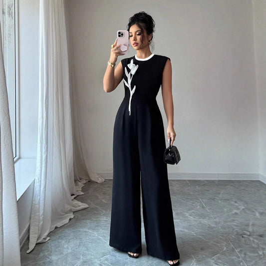 Elegant broderet sort ærmeløs jumpsuit med rund hals og vide ben
