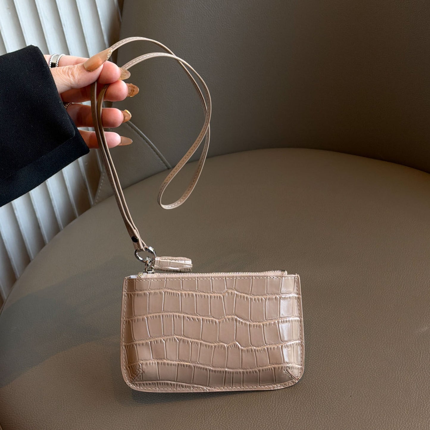 Multi-use Neck-hanging Cardholder And Coin Purse Made From Premium Oil-waxed Full-grain Cowhide