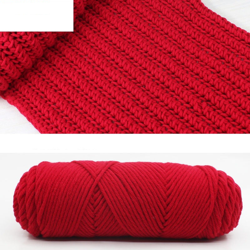 Hand-knitted scarf line