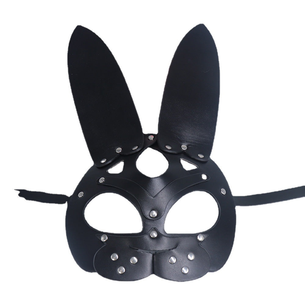 Kvindelig minimalistisk kreativ hjemmelegetøj læderansigtsmaske