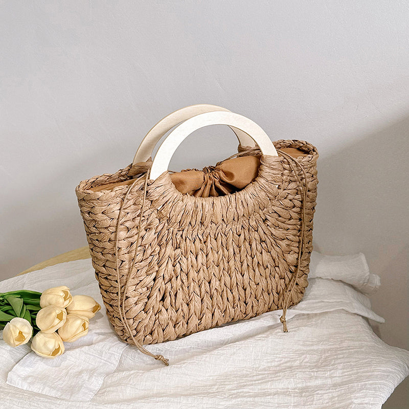 Fashionable Straw Bag With Round Wooden Handle