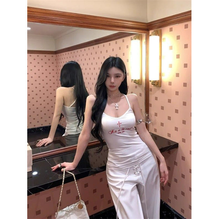 A Stylish Top For Both Inner And Outer Wear That Enhances Your Back