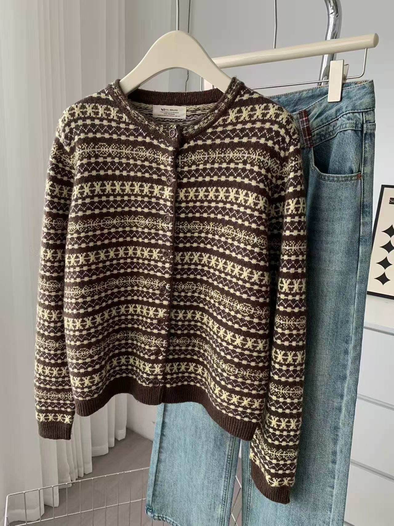 Merino Wool Crew-Neck Single-Breasted Cardigan Sweater